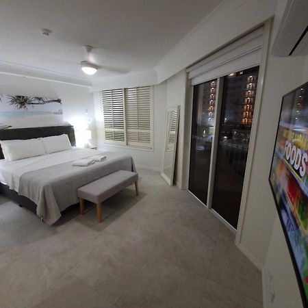 Apr Private Suites Moroccan By The Beach Gold Coast Exterior photo