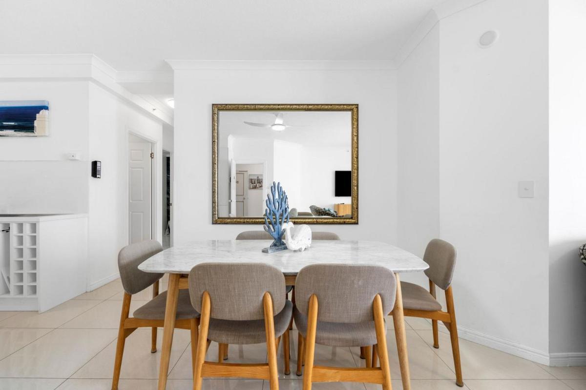 Apr Private Suites Moroccan By The Beach Gold Coast Exterior photo